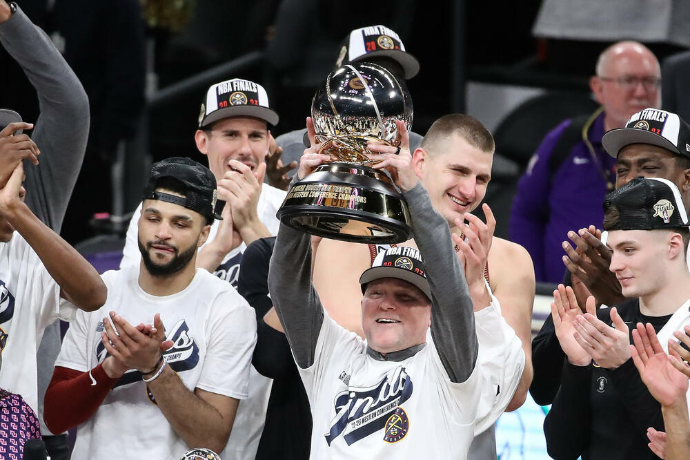 Majk Meloun sa trofejem Zapadne konferencije NBA lige