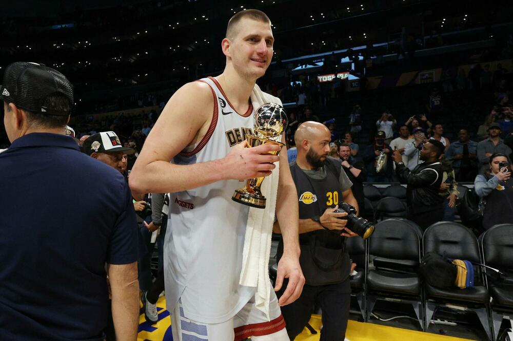 Nikola Jokić sa MVP nagradom finala Zapadne konferencije