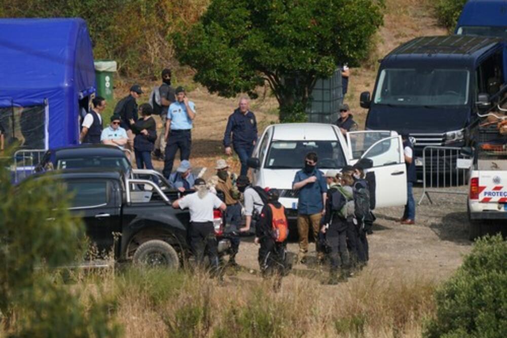 ZAVRŠEN PRVI DAN POTRAGE ZA MALOM MEDLIN MEKEN: Policija pretraživala OVO (VIDEO)