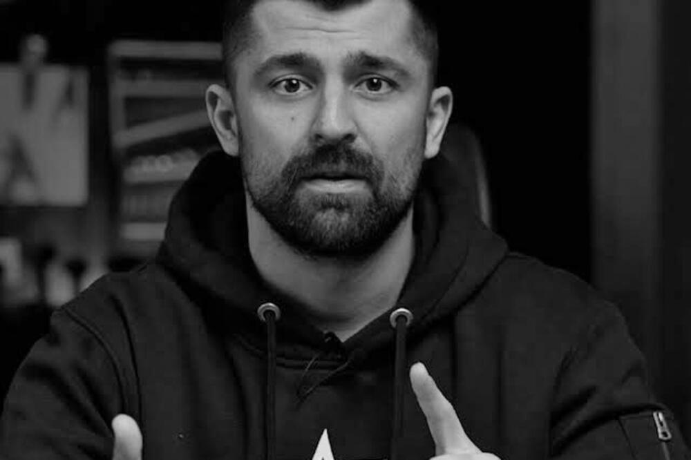 NOVI SAD TUGUJE ZA PREMINULIM MIRKOM RAŠIĆEM: Slika iz srpske Atine govori KOLIKO SU GA VOLELI I CENILI! (FOTO)