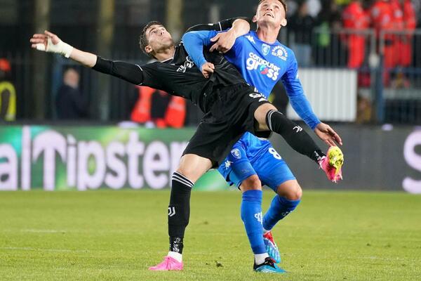 "OH 80 MILIONA!" Fudbaler Empolija provocirao Vlahovića u toku utakmice (FOTO)