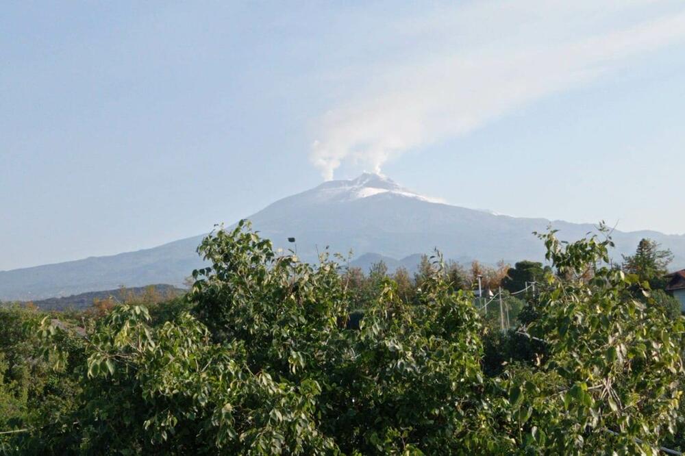 "NEBO JE ODJEDNOM POSTALO CRNO, A PO NAMA VREO PEPEO": Italijan opisao STRAHOVITO iskustvo ERUPCIJE Etne (FOTO)