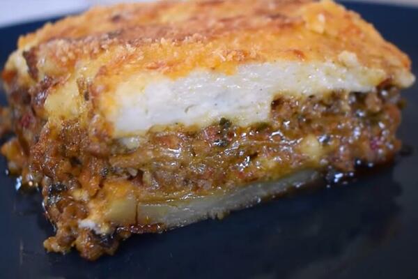 PROFESIONALNI KUVAR OTKRIO KAKO SE PRAVILNO SPREMA MUSAKA: Trik je u pripremi ovog SASTOJKA, mora dugo da se KRČKA