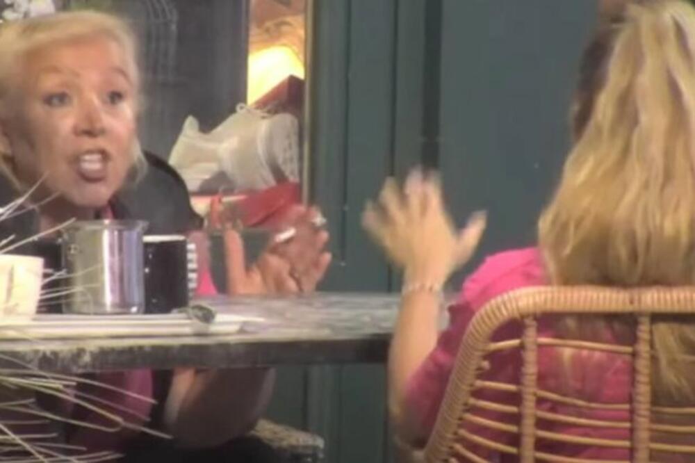 ŽESTOKA RASPRAVA ANE I ZORICE UZDRMALA ŠIMANOVCE: Pevačica neće VIŠE DA ĆUTI, sve joj SASULA U LICE