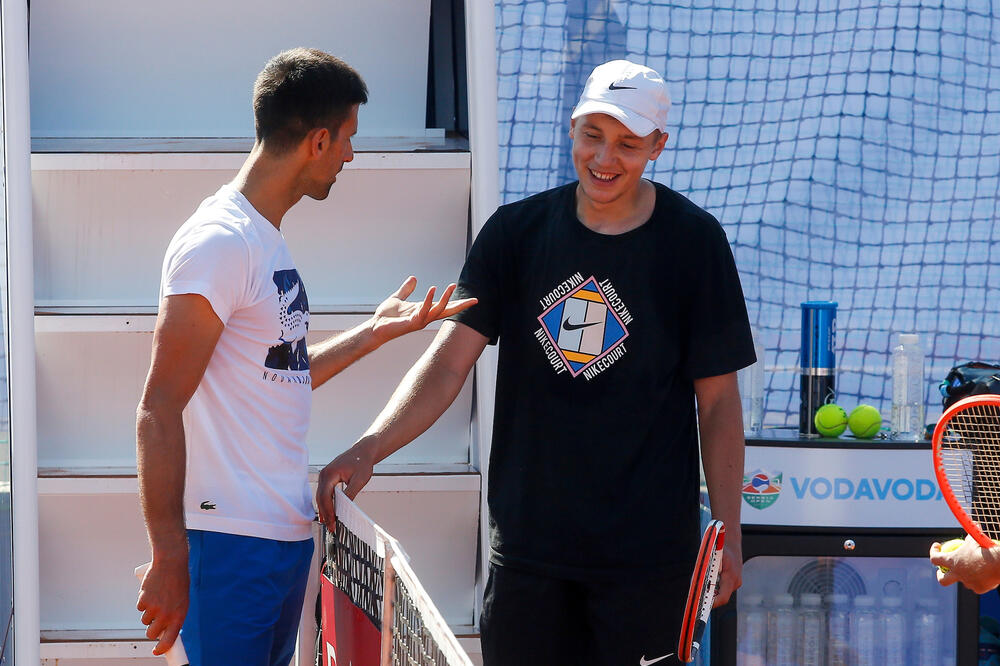 "NOLE, IZVINI, ALI TO SVE KOŠTA" "Hamadovo je da trenira, OSTALO ĆU JA!" Otac Međedovića je večno zahvalan Đokoviću