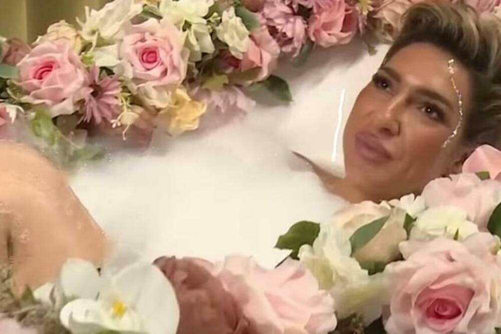 JOVANA JEREMIĆ POTPUNO GOLA NA NACIONALNOJ FREKVENCIJI: Usput ISPROZIVALA koleginice, DOKLE OVO IDE? FOTO