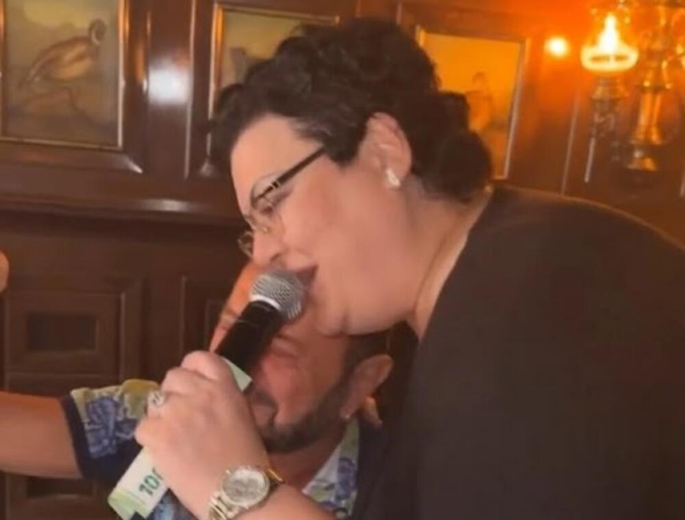 Mile je u jednom momentu stavio ruke na lice, brisao suze, a na videu je jasno da ga je Bojana dotakla pravo u srce