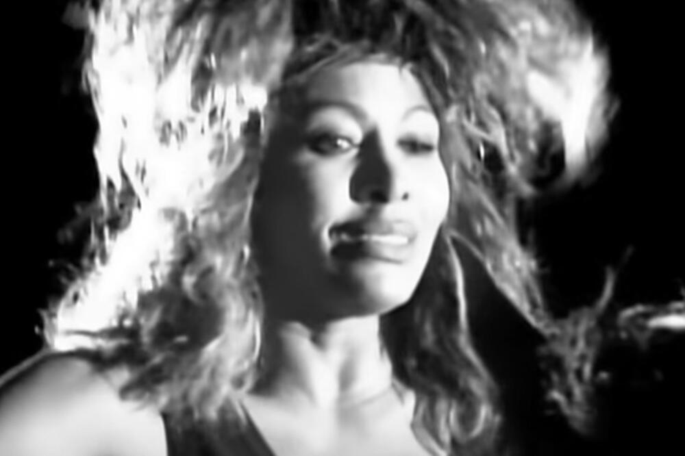 OVO SU PRVI SIMPTOMI BOLESTI OD KOJE JE STRADALA TINA TARNER: Na OVA DVA je UPOZORILA JOŠ PRE SMRTI