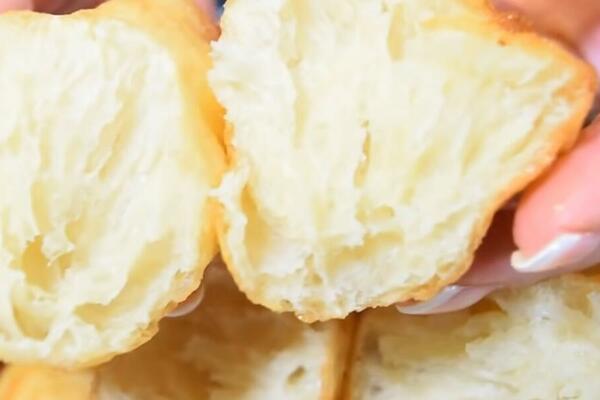 STARINSKI CRNOGORSKI RECEPT ZA PRIGANICE: Bake su im dodavele OVO da bi bile VAZDUŠASTE i MEKE kao DUŠA