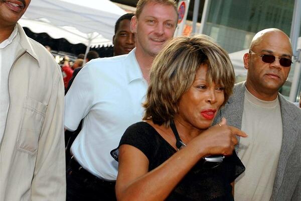 TININA SMRT SVE JE SLOMILA, ČEKALA SE JOŠ SAMO NJENA REAKCIJA: Ove reči teraju SUZE NA OČI