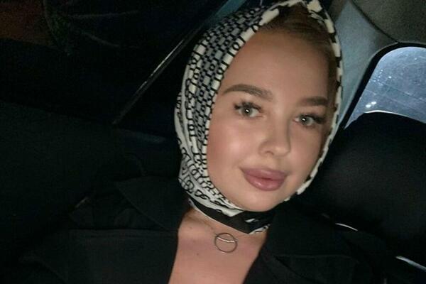 RUSKA MANEKENKA NAPRAVILA SKANDAL: Uradila SRAMNU STVAR i navukla GNEV NARODA na SEBE! (FOTO)