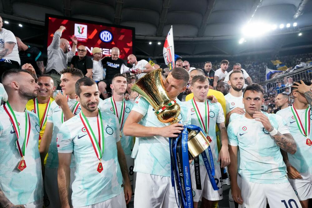 I PORED OSVOJENOG TROFEJA: ŽESTOKA svađa u Interu pred meč sezone! (FOTO)