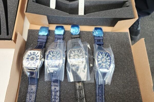 CARINICI OTKRILI POKUŠAJ KRIJUMČARENJA VREDAN 19,6 MILIONA NA BRATOVCIMA: Sve ovo su našli u jednom autobusu (FOTO)