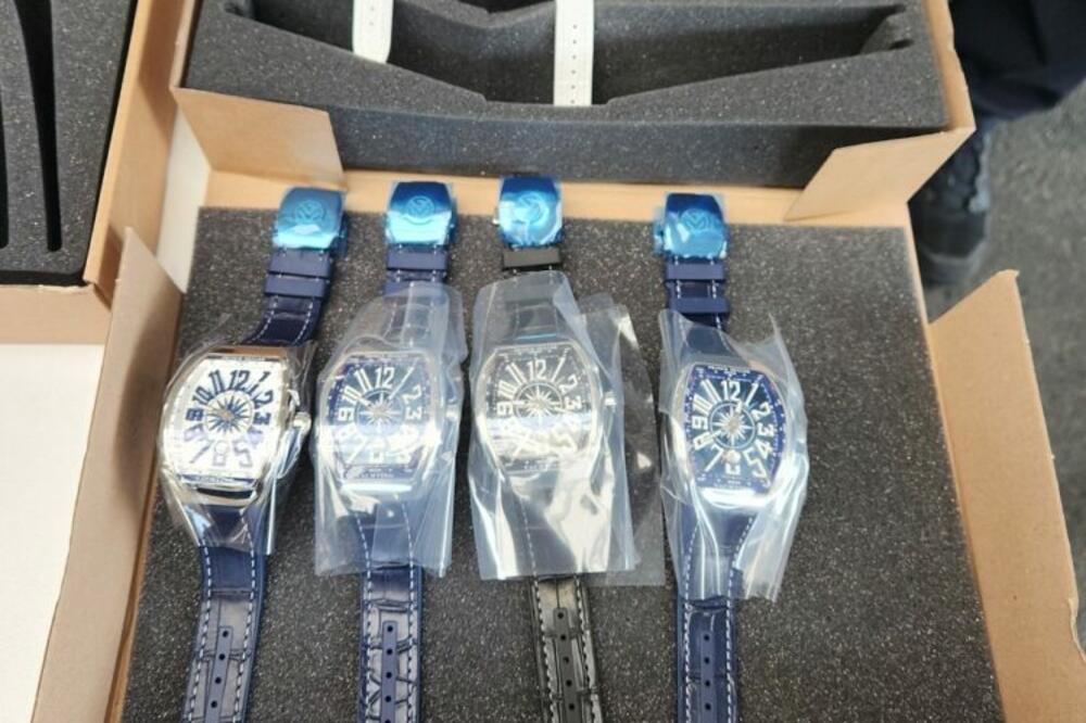 CARINICI OTKRILI POKUŠAJ KRIJUMČARENJA VREDAN 19,6 MILIONA NA BRATOVCIMA: Sve ovo su našli u jednom autobusu (FOTO)