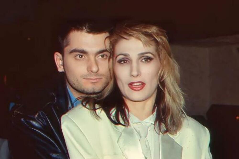 DA LI PREPOZNAJETE LJUDE SA FOTKE? Napravili pravi LOM pre više od 3 DECENIJE, on imao TRAGIČNU SUDBINU