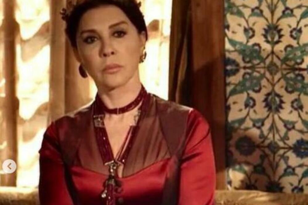 MAJKU SULEJMANA VELIČANSTVENOG AUTOMOBILOM PREGAZIO ČOVEK KOJEG VOLI: Jeziva PRIČA O NJOJ će vam ZALEDITI KRV