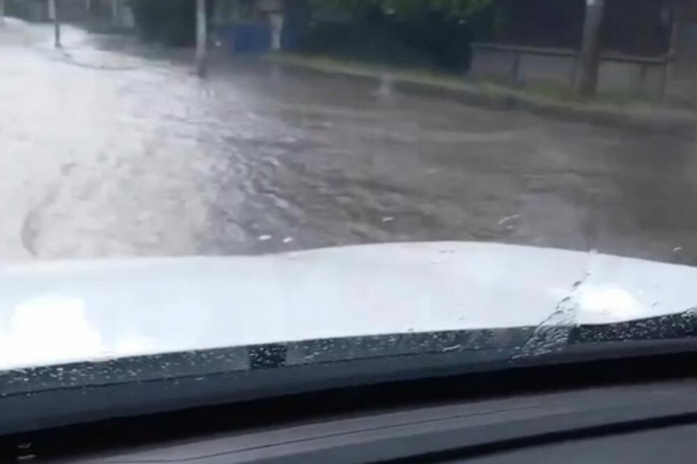 OBILNE KIŠE NAPRAVILE PROBLEME: Poplave u Nišu, kolaps u SAOBRAĆAJU! (VIDEO)