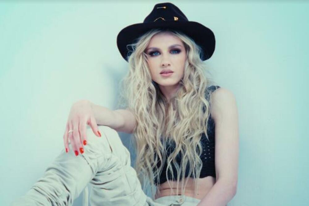 PREMIJERNO NOVI SINGL NEVENE BOŽOVIĆ: Retro zvuk koji podseća na sint-pop!