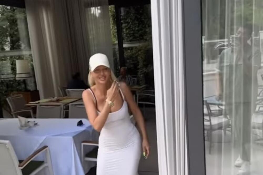 PO PRVI PUT DA VIDIMO JELENU KARLEUŠU BEZ ŠMINKE: Diva pokazala PRAVO LICE pa počela da BEŽI