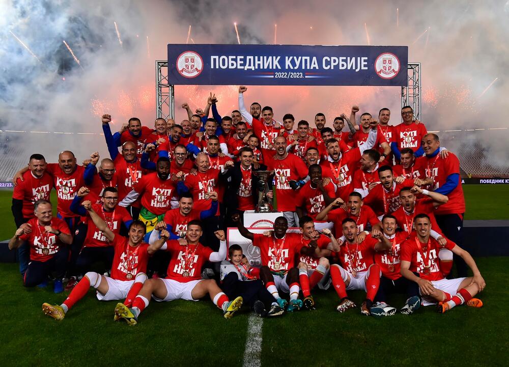 Slavlje Miloša Milojevića i igrača zbog duple krune