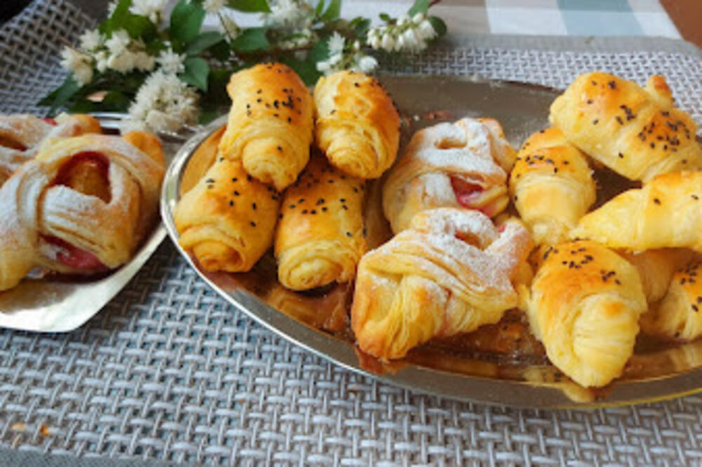 DVESTA PUTA SE BRŽE PEČE OD LISNATOG TESTA: Baka podelila recept za koji se nećete NI NAJMANJE POMUČITI (FOTO)