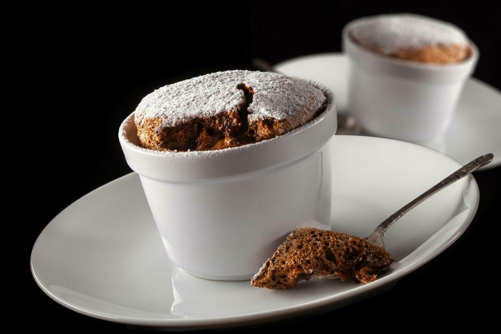 Čokoladna poslastica koja se sprema brzo i lako: Ovaj slatkiš uspeće apsolutno svima, uživajte u svakom zalogaju