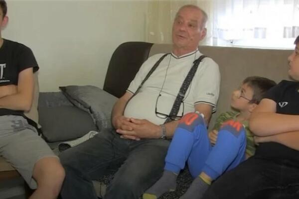 "VALJA TRI MUŠKARCA IZGURATI": Deda usvojio UNUKE nakon RAZVODA sina i snaje! (VIDEO)
