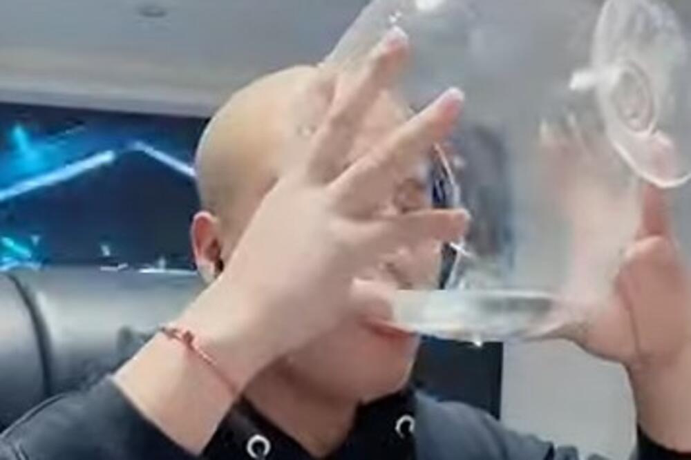 INFLUENSER UMRO U PRENOSU UŽIVO: Pio LITRE opasnog pića, STOTINE ljudi ga gledalo, NIJE mu bilo spasa (VIDEO)