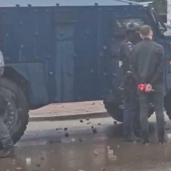 "DANAŠNJE NASILNE MERE TREBA ODMAH PREKINUTI": Oglasio se američki ambasador