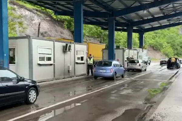 NA SEVERU KOSOVA I METOHIJE MIRNO: Na prelazima Jarinje i Brnjak nema zastoja