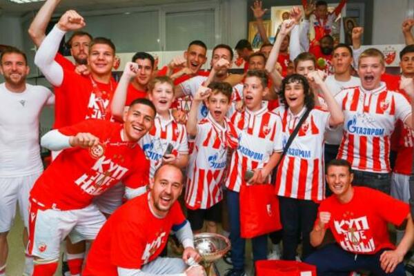 VELIKI GEST CRVENE ZVEZDE: Crveno-beli ugostili decu iz "Ribnikara" i vratili im osmeh na lice! (FOTO)