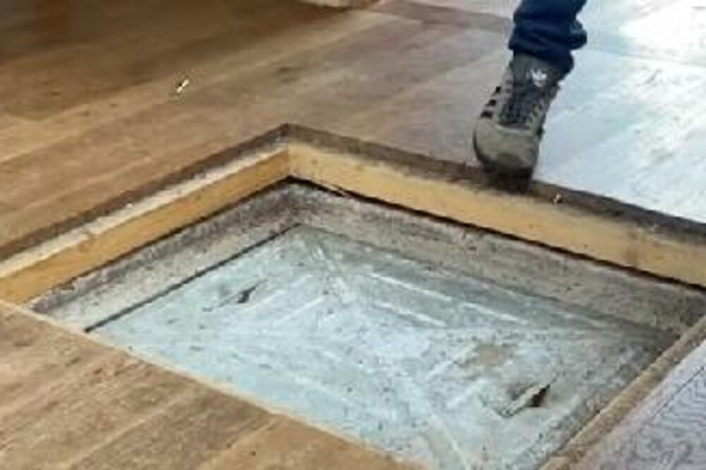 KRENUO DA RENOVIRA KUĆU, PA ISPOD PODA U KUHINJI NALETEO NA JEZIVU STVAR: Čim je otvorio RUPU ostao je u ČUDU VIDEO