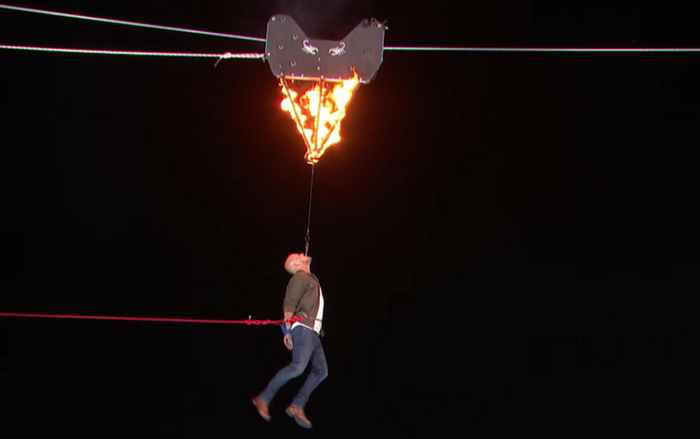 Fatalni problem je nastupio jer je odbrojavanje počelo prerano, te su automobili pojurili ranije nego što su trebali, te je Džonatan završio zgnječen između vozila.