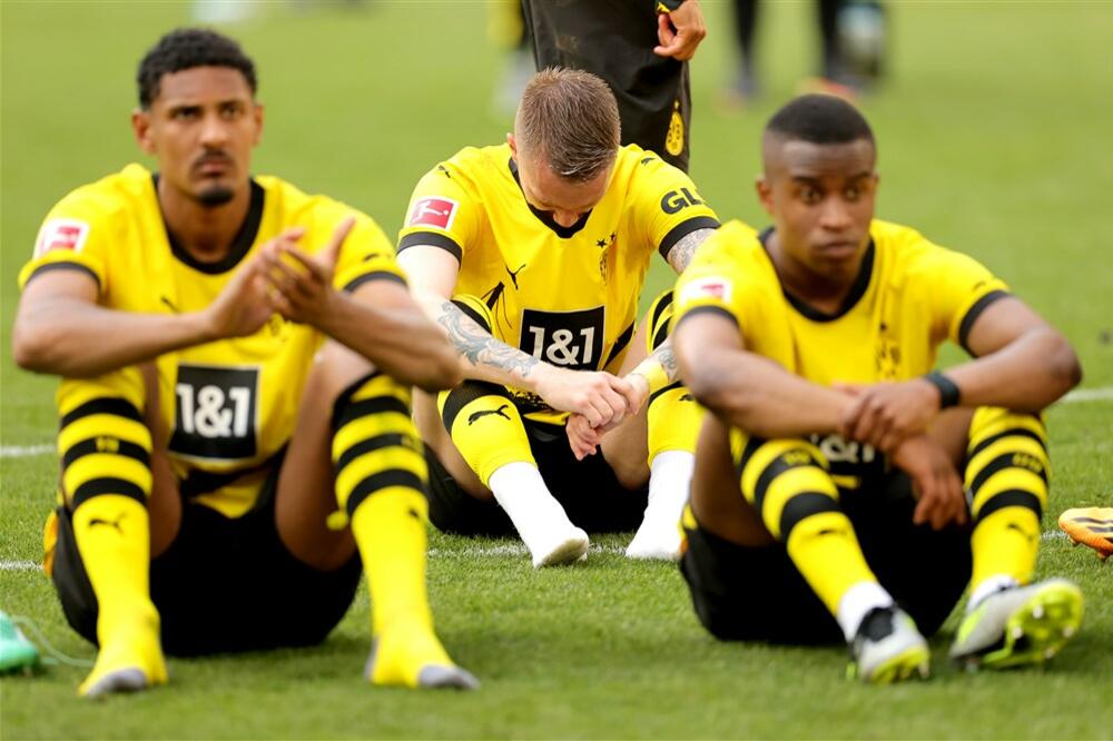 FUDBALER DORTMUNDA I DALJE NE MOŽE DA DOĐE SEBI: "Izgubljena titula mi je teže pala od saznanja da imam rak!"