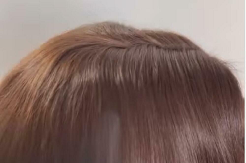 IZGLEDALO JE KAO DA ČEŠLJA KOSU, ALI... Kada se okrenula usledio je OBRT i svi su ostali u NEVERICI (VIDEO)