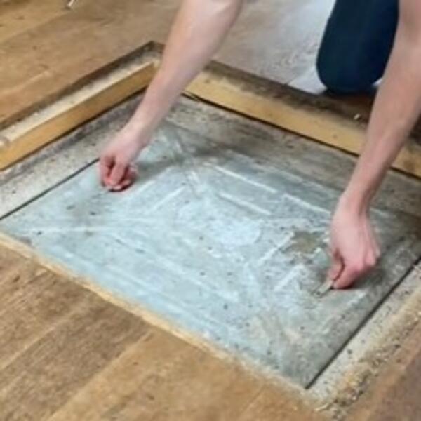 POČELI DA RENOVIRAJU KUĆU, A ONDA SU NAŠLI OTVOR U PODU: Kada su OTVORILI poklopac KRV im se SLEDILA (VIDEO)