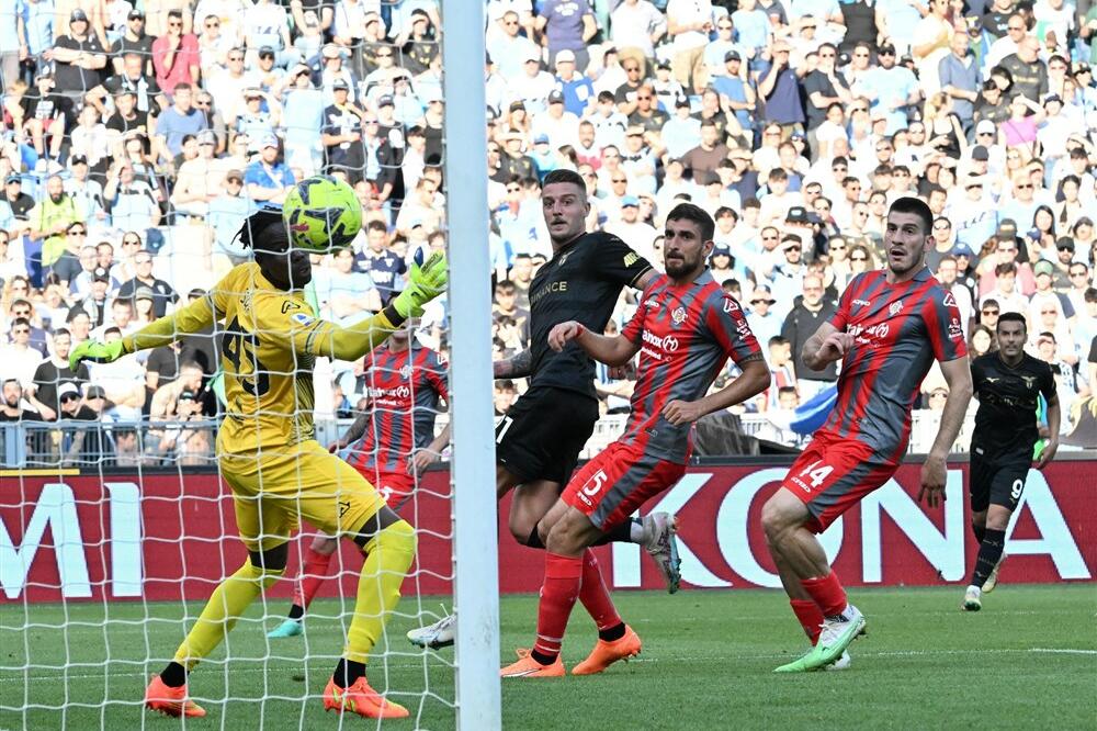 SERGEJ HEROJ LACIJA: Sa dva gola slomio uporni Kremoneze! (FOTO)