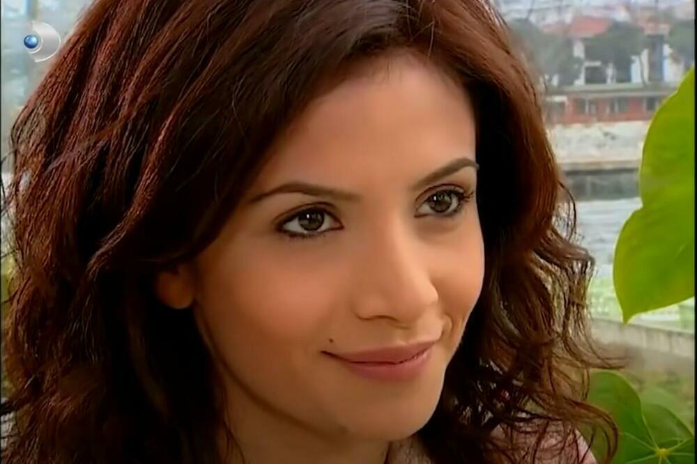 POZNATA TURSKA GLUMICA DOŠLA NA KALEMEGDAN PA ZANEMELA: Evo kako je GUMUŠ reagovala na BEOGRAD (FOTO)