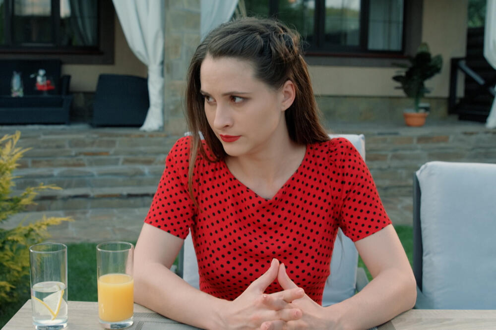 DA LI ĆE JANA USPETI DA PREVAZIĐE JAVNO PONIŽENJE? Početak nedelje donosi uzbudljiva dešavanja u "Prstenu sudbine"