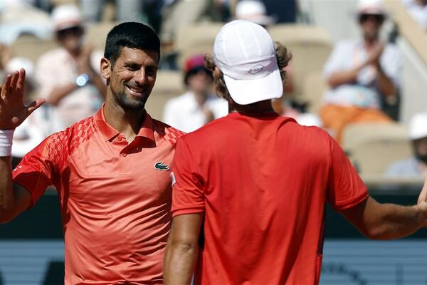 ISKRENO ĆASKANJE NA MREŽI: Interesantan pozdrav Novaka i Aleksandra nakon duela! (VIDEO)