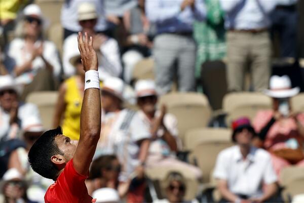 "POTREBAN MI JE PROFESOR FRANCUSKOG!" Novak posle pobede oduševio navijače (FOTO)