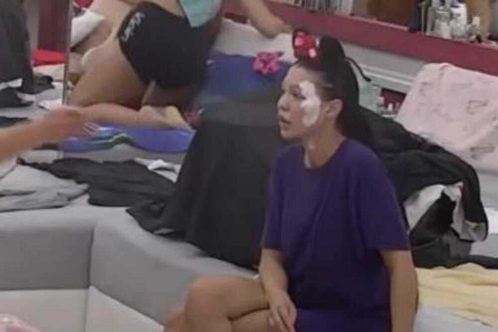 MAJI MARINKOVIĆ UNAKAŽENO LICE: Zadrugarka sva u OGREBOTINAMA, baš je JEZIVO (FOTO)