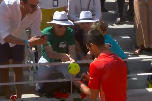 VREDELO JE BITI U PRVOM REDU: Đoković posle meča otišao do tribine i obradovao mladog navijača! (VIDEO)