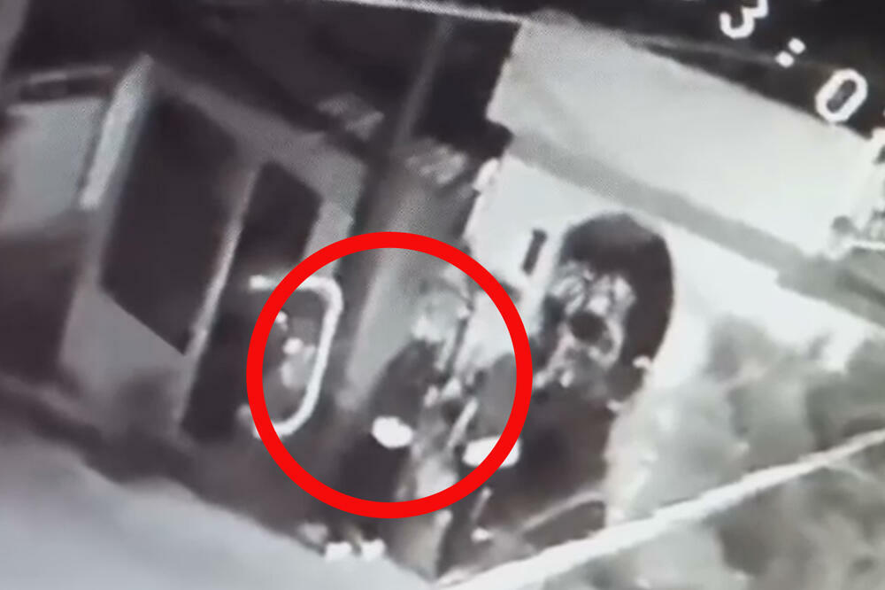 OBJAVLJEN SNIMAK UNIŠTAVANJA MURALA NOVAKA ĐOKOVIĆA U ORAHOVCU: Dve osobe učestvovale, sve zbog njegove izjave!