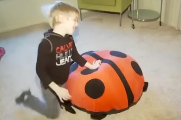 "MAMA, UMRO SAM U POŽARU 1993. GODINE" Dečak ispričao detalje iz PROŠLOG ŽIVOTA, porodica se skamenila (VIDEO)