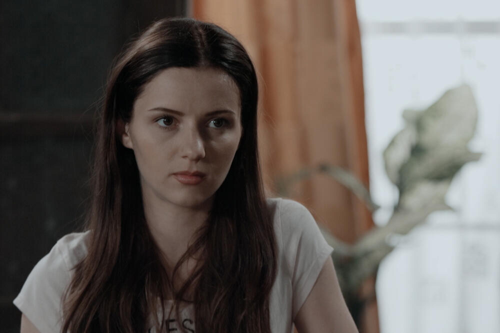 DA LI JE RIVALITET MEĐU SESTRAMA IPAK NEIZBEŽAN? Nakon što se Jani povratilo pamćenje želja za osvetom je sve veća