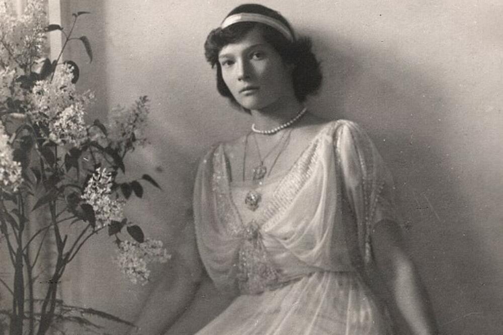 DA JE POSTALA ŽENA JUGOSLOVENSKOG KRALJA MOŽDA BI IZBEGLA MASAKR: Tužna sudbina NAJLEPŠE žene na ruskom dvoru