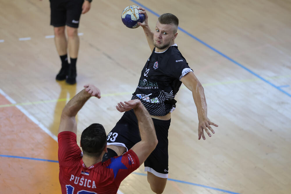 SUKOBILI SE GROBARI I FIRMAŠI, PREKINUTO FINALE! Haos na meču Vojvodine i Partizana (FOTO)