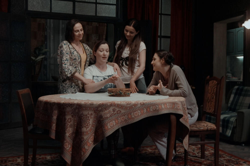 NETRPELJIVOST IZMEĐU SESTARA POSTAJE SVE VEĆA!Nova uzbudljiva epizoda serije "Prsten sudbine" ostaviće vas bez daha