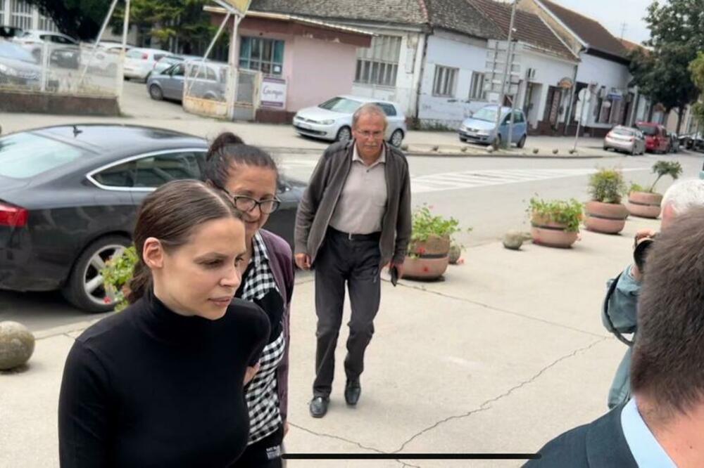 NATAŠA ŠAVIJA PRVI PUT U JAVNOSTI NAKON PRETRPLJENOG NASILJA: Došla u tužilaštvo da da iskaz protiv KARIĆA